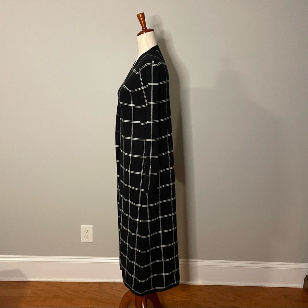 Madeline Thompson Black and white Cashmere
Plaid Patterned Midi Sweater - size M - Picture 3 of 5